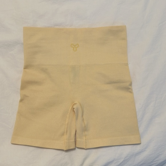 Aritzia TNA body tone bra top and shorts - Picture 3 of 6